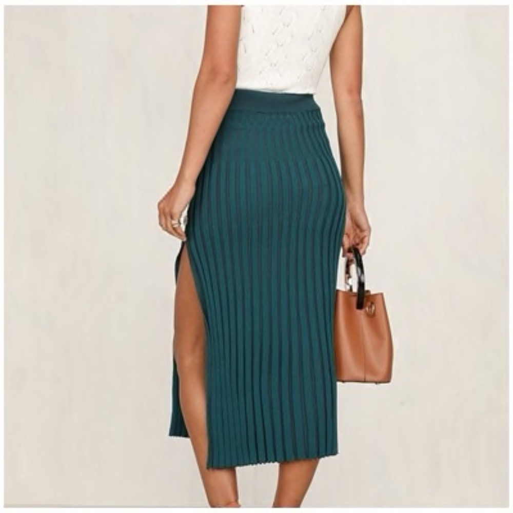 Green Rib Knit High Slit Buttoned Midi Skirt - Picture 2 of 8